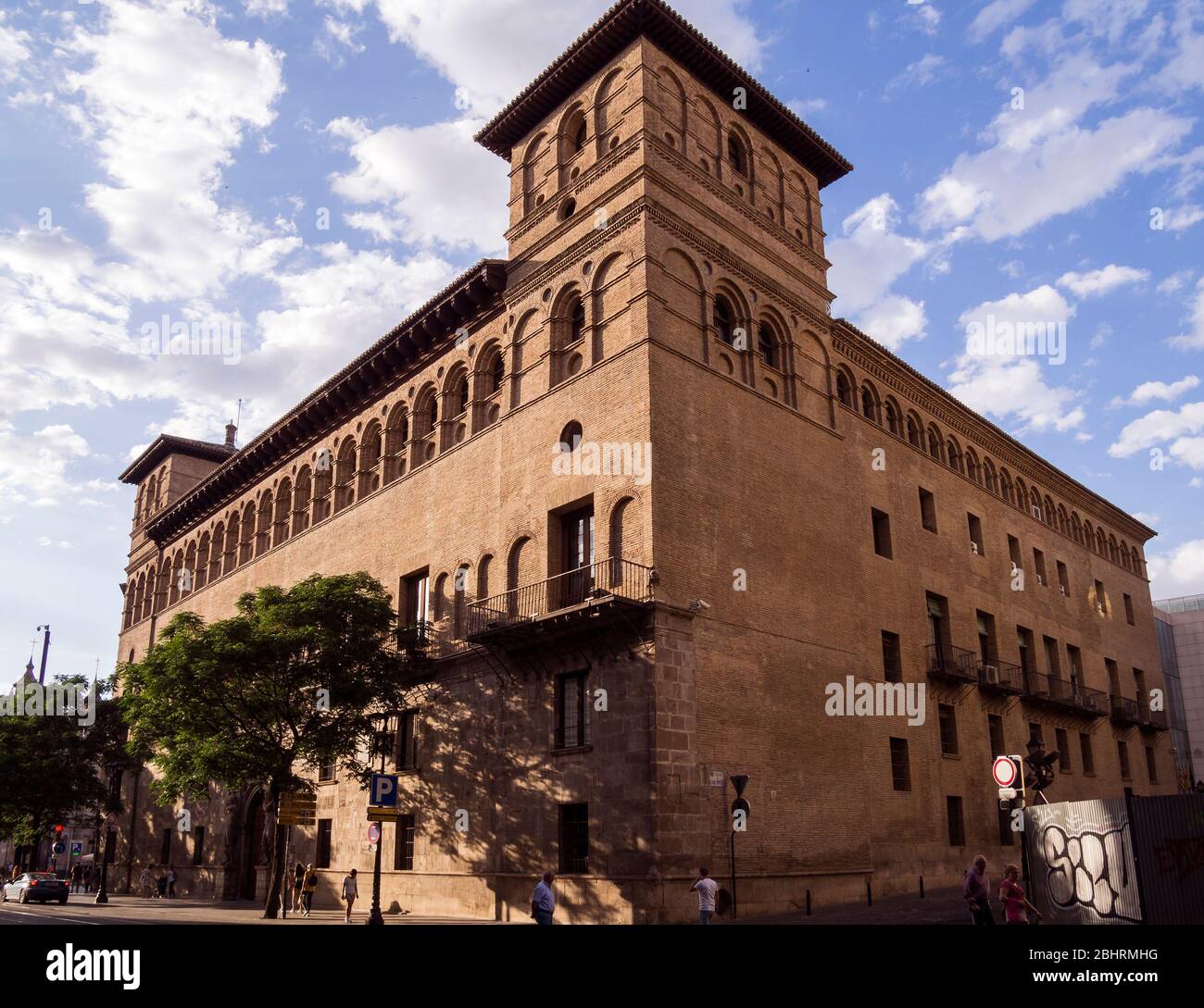 Luna zaragoza hires stock photography and images Alamy