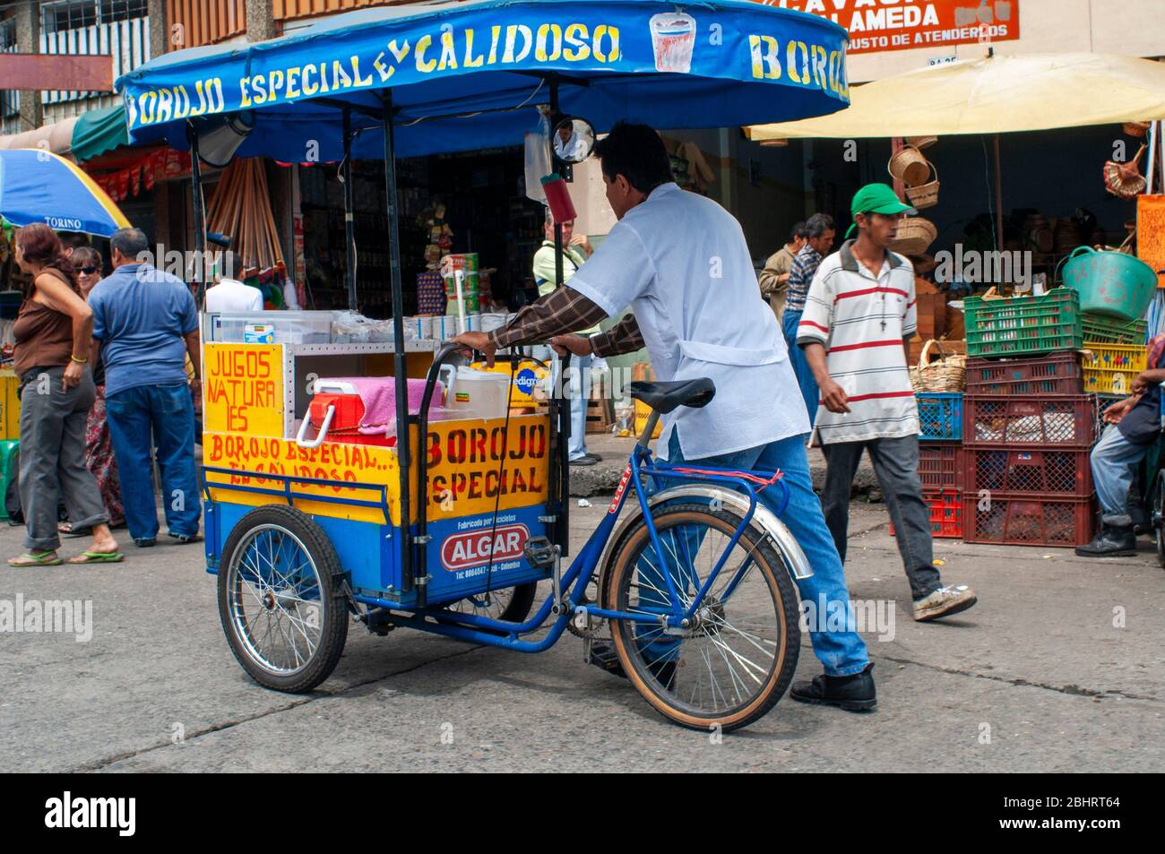 Mobile juice store in the Fruit market Galeria Alameda in Cali, Departamento Valle del Cauca, Colombia, Latin America, South America Stock Photo