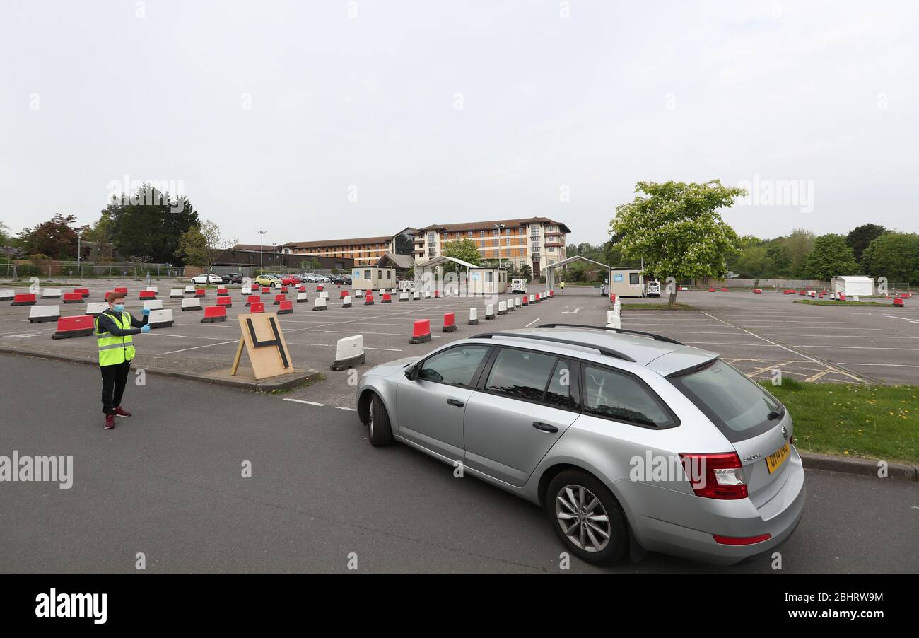 Chessington, UK. 27th April, 2020. Military personnel test NHS staff at a NHS coronavirus drive through testing facility in Chessington, south west of London. Credit: James Boardman/Alamy Live News Stock Photo