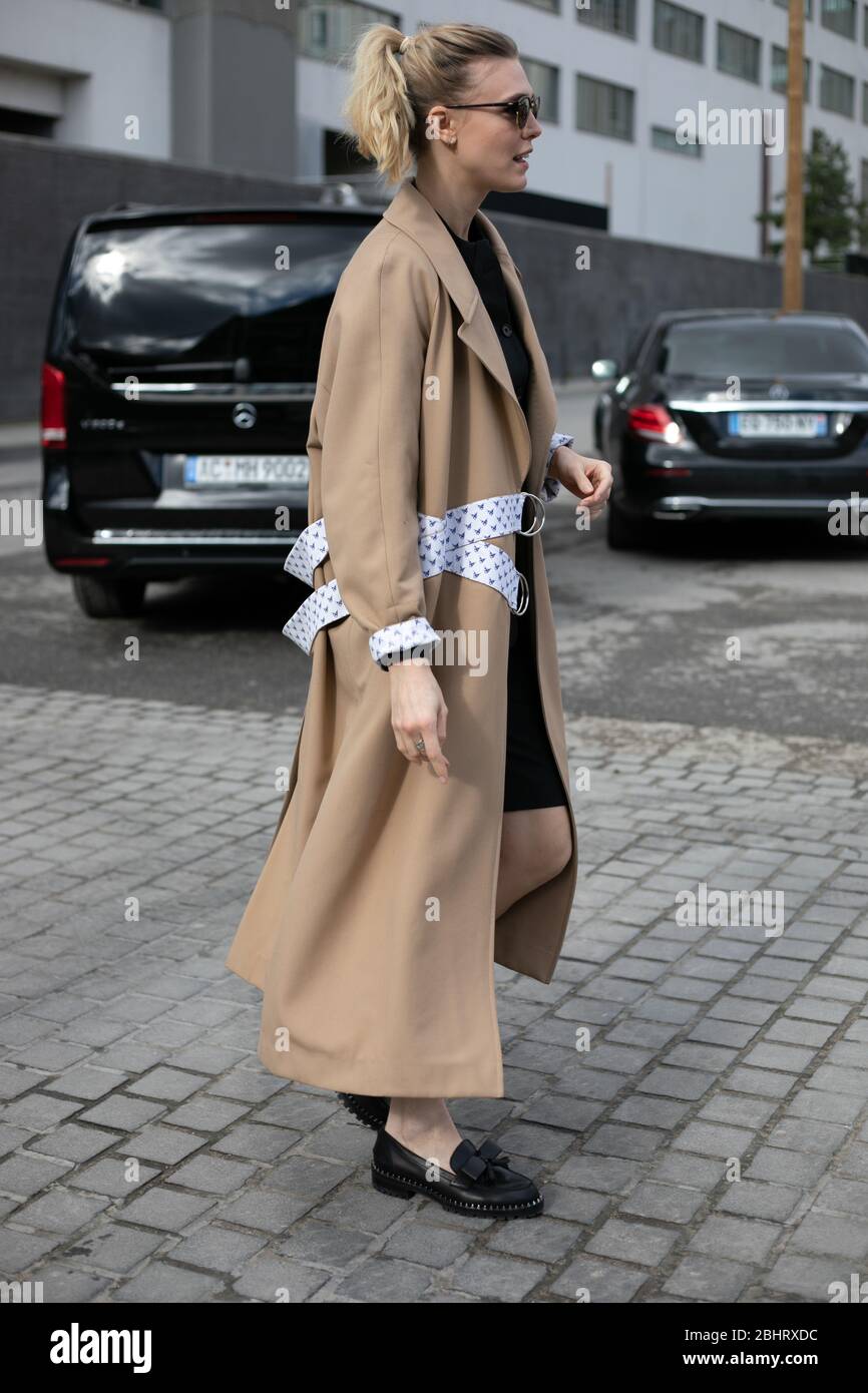 A chic showgoer attending the Coperni show during Paris  Fashion Week Feb 25,2020- Photo: Runway Manhattan/Valentina Ranieri  ***For Editorial Use Onl Stock Photo