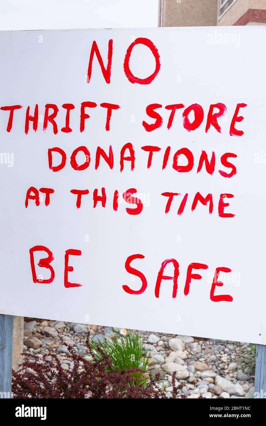 Thrift store closed sign hires stock photography and images Alamy