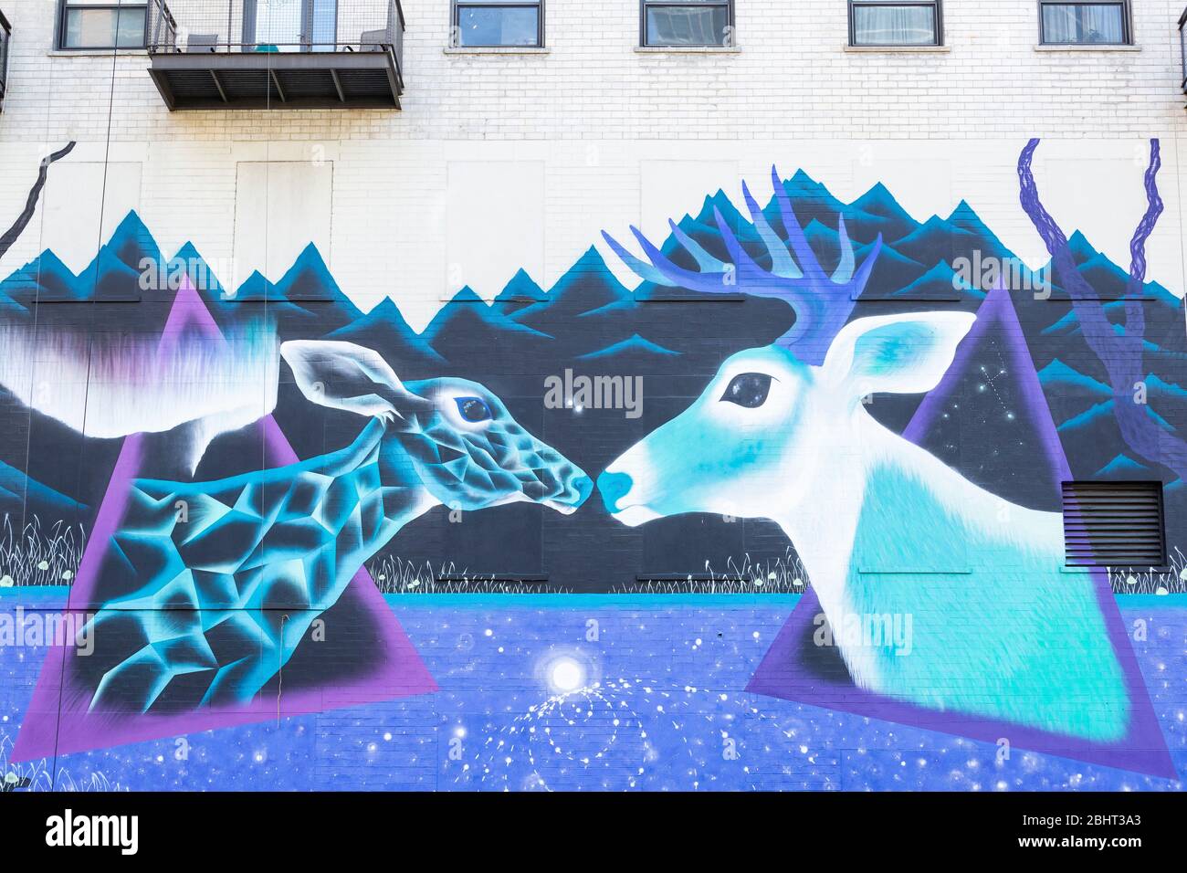 Impossible Meeting By Marina Zumi Painted On The West Wall Of 910 S Michigan Avenue Chicago Illinois Usa Stock Photo Alamy Impossible Meeting By Marina Zumi Painted On The West Wall Of 910 S Michigan Avenue Chicago Illinois Usa Stock Photo Alamy