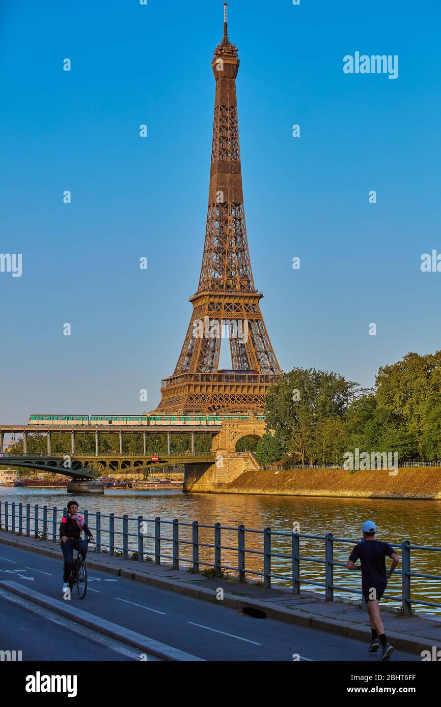 Paris , France - April 24 , 2020 :  Parisians people practicing sport one hour per day allowed during  lock down for coronavirus covid-19 quarantine Stock Photo