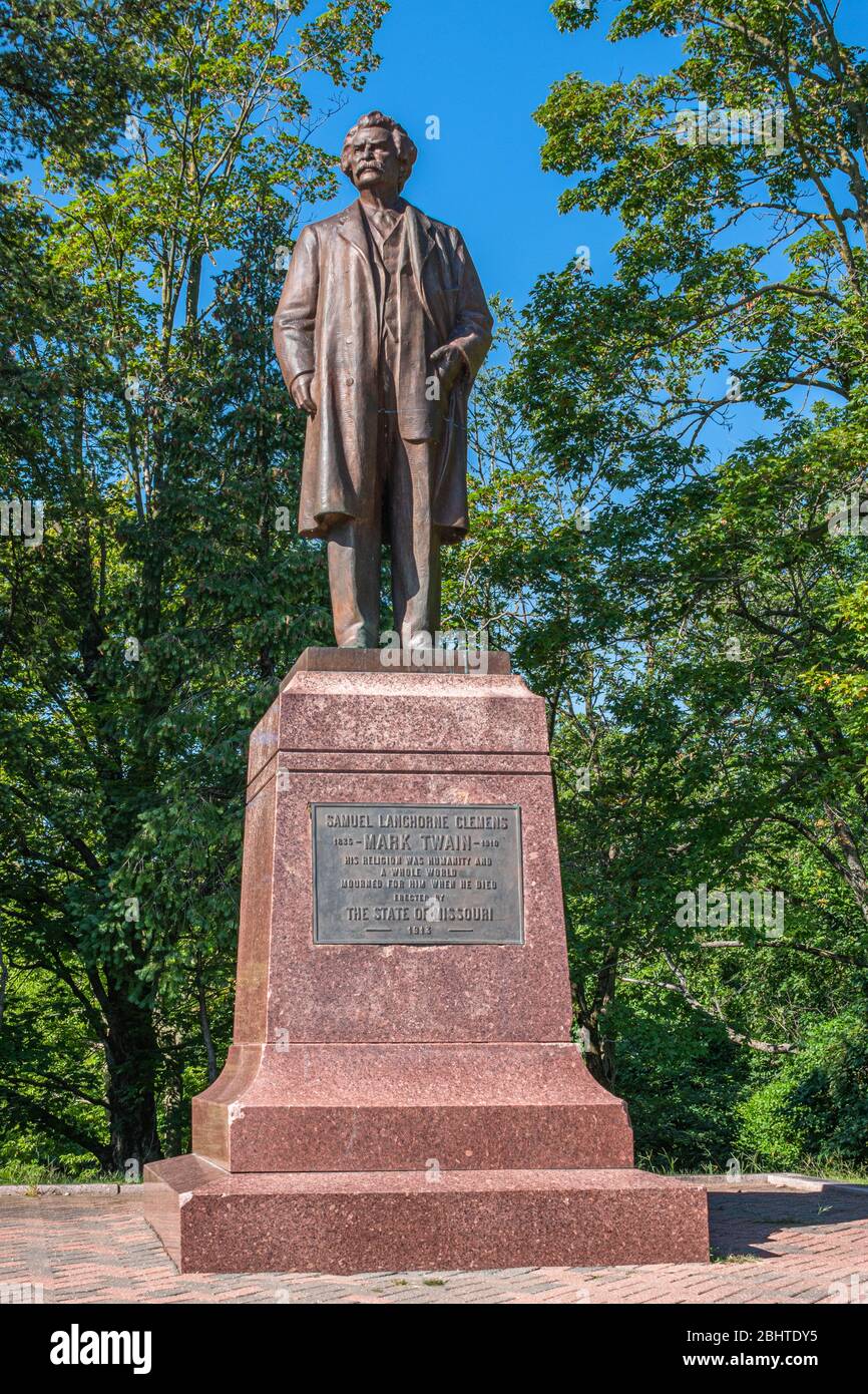 Mark Twain Samuel Clemens Statue, Hannibal, Missouri, Vertical Stock Photo