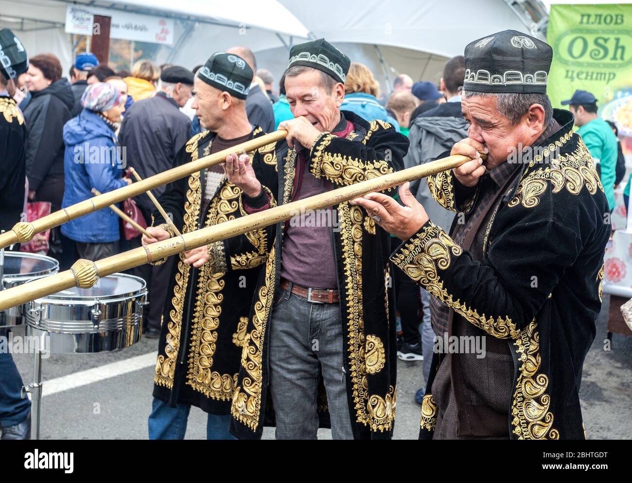 Samara, Russia - October 5, 2019: Uzbek ethnic musicians playing on traditional musical folk instruments on the holidays Stock Photo