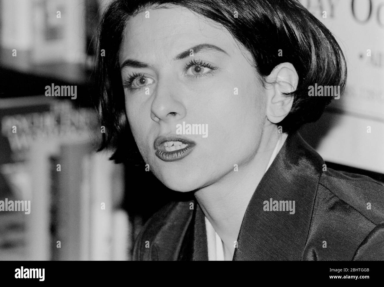 Author Donna Tartt at a book signing in 1993 Stock Photo - Alamy