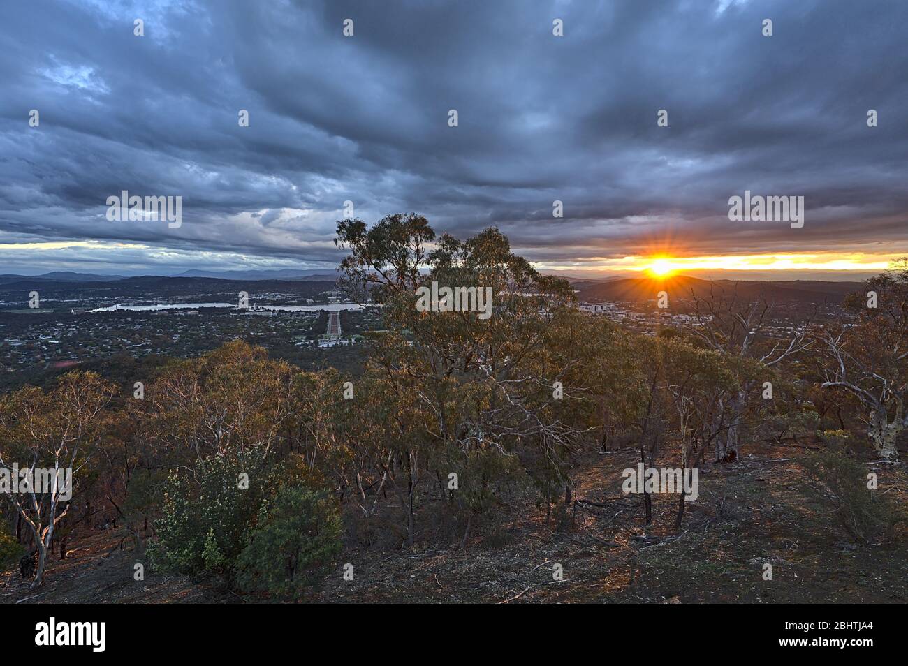Canberra at night from Mount Ainslie Lookout Stock Photo Alamy
