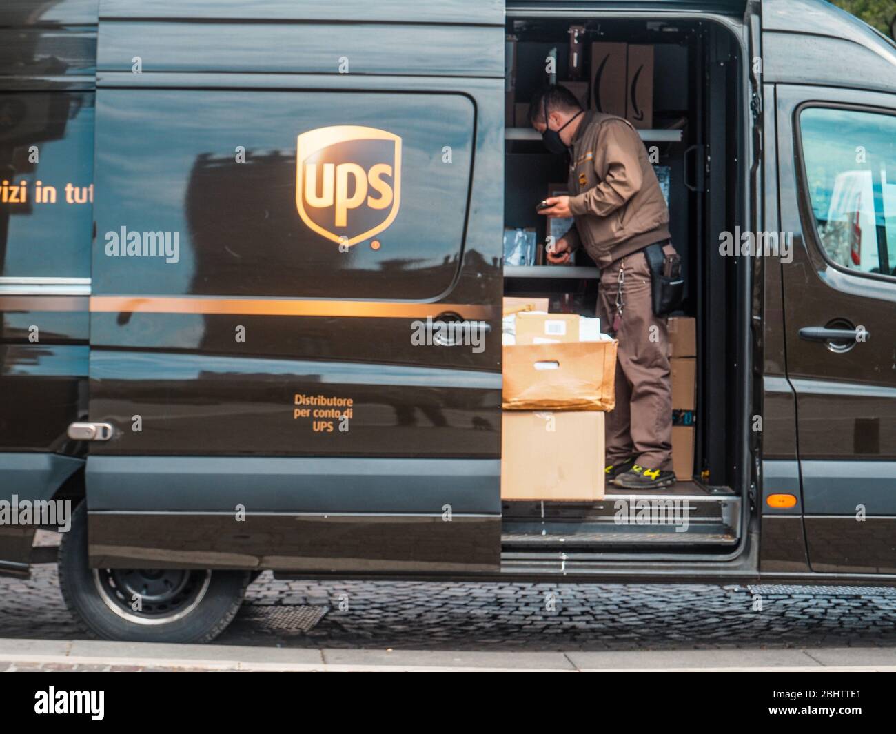 Ups Truck High Resolution Stock Photography and Images - Alamy