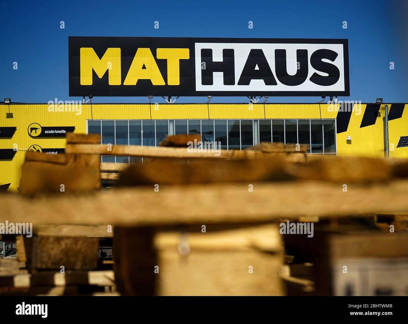 Bucharest, Romania - April 27, 2020: Mathaus hardware store, of the romanian  multinational building materials distributor Arabesque, which operate in  Stock Photo - Alamy