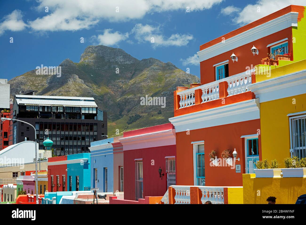 Colourful houses, Bo-Kaap, and Table Mountain, Cape Town, South Africa Stock Photo