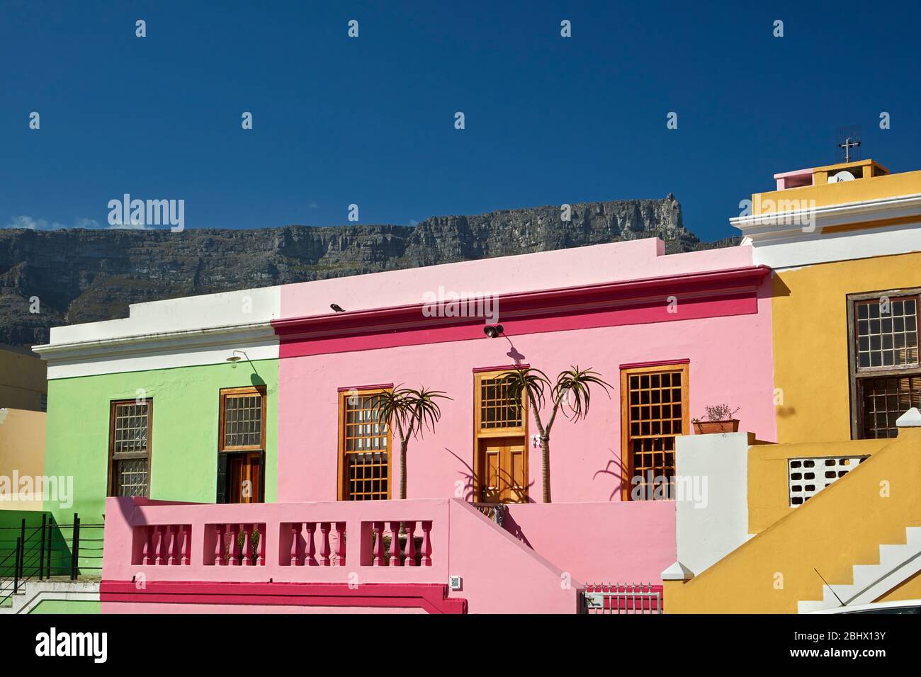 Colourful houses, Bo-Kaap, and Table Mountain, Cape Town, South Africa Stock Photo