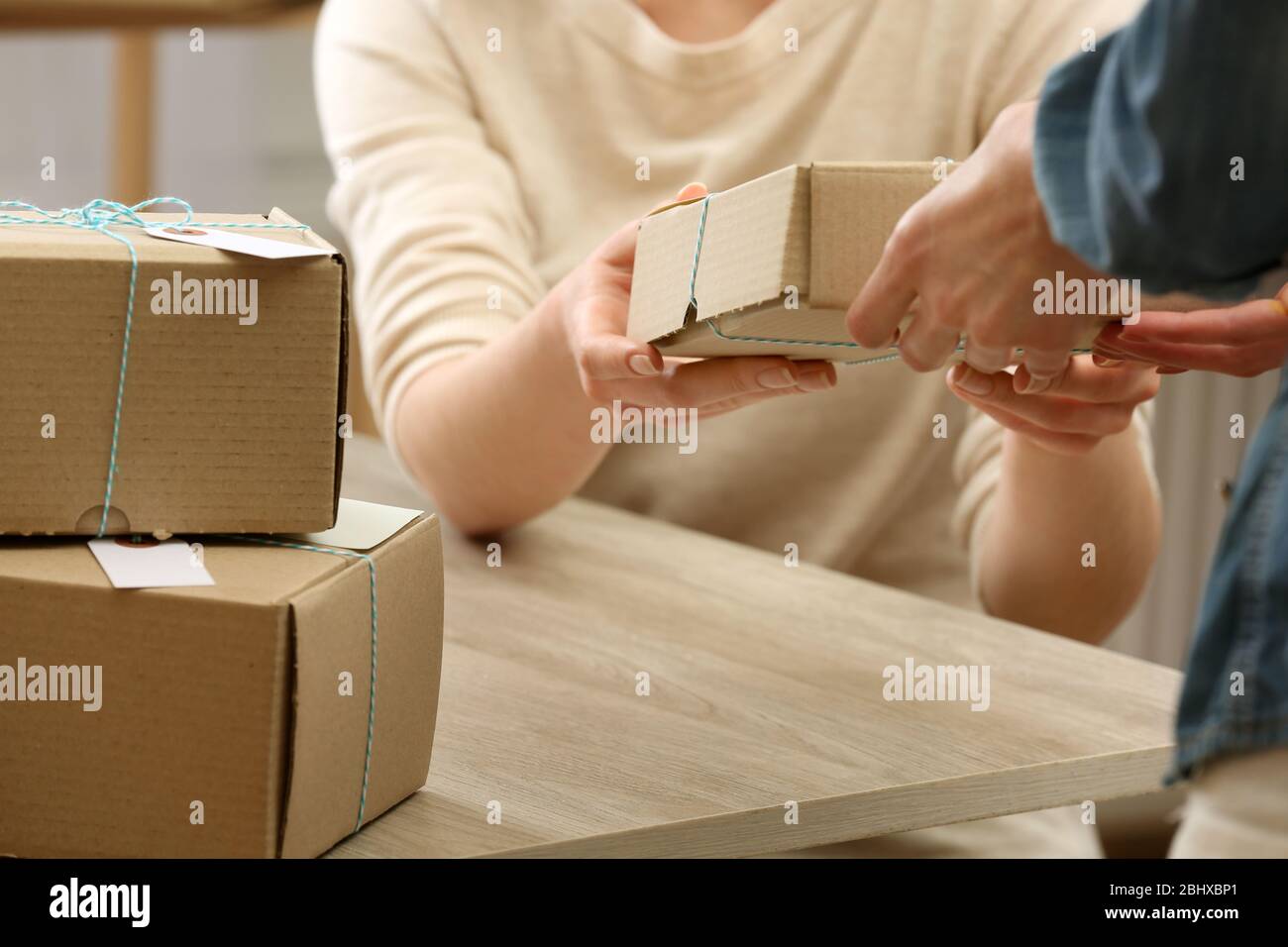 вам посылка фото. забрал чужую посылку. забрал чужую посылку. что будет если не забрать посылку. забрал чужую посылку.