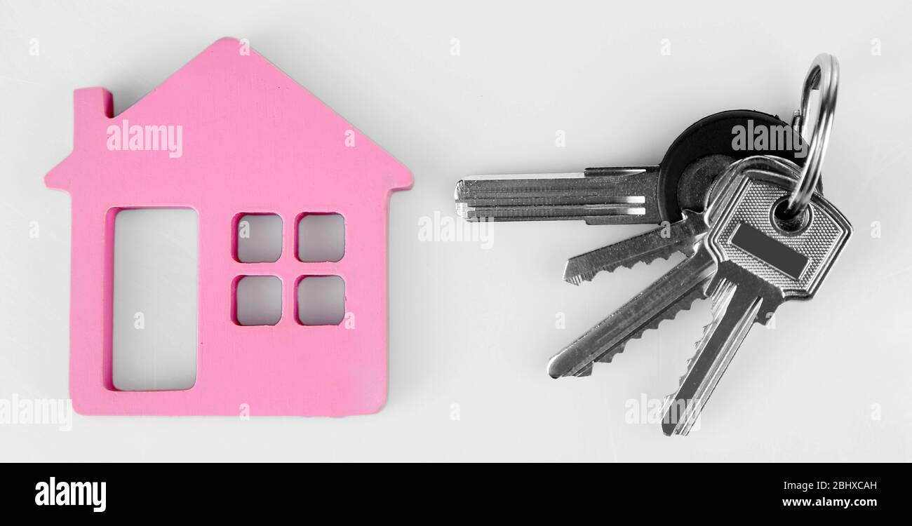Pink house keys key ring hi-res stock photography and images - Alamy