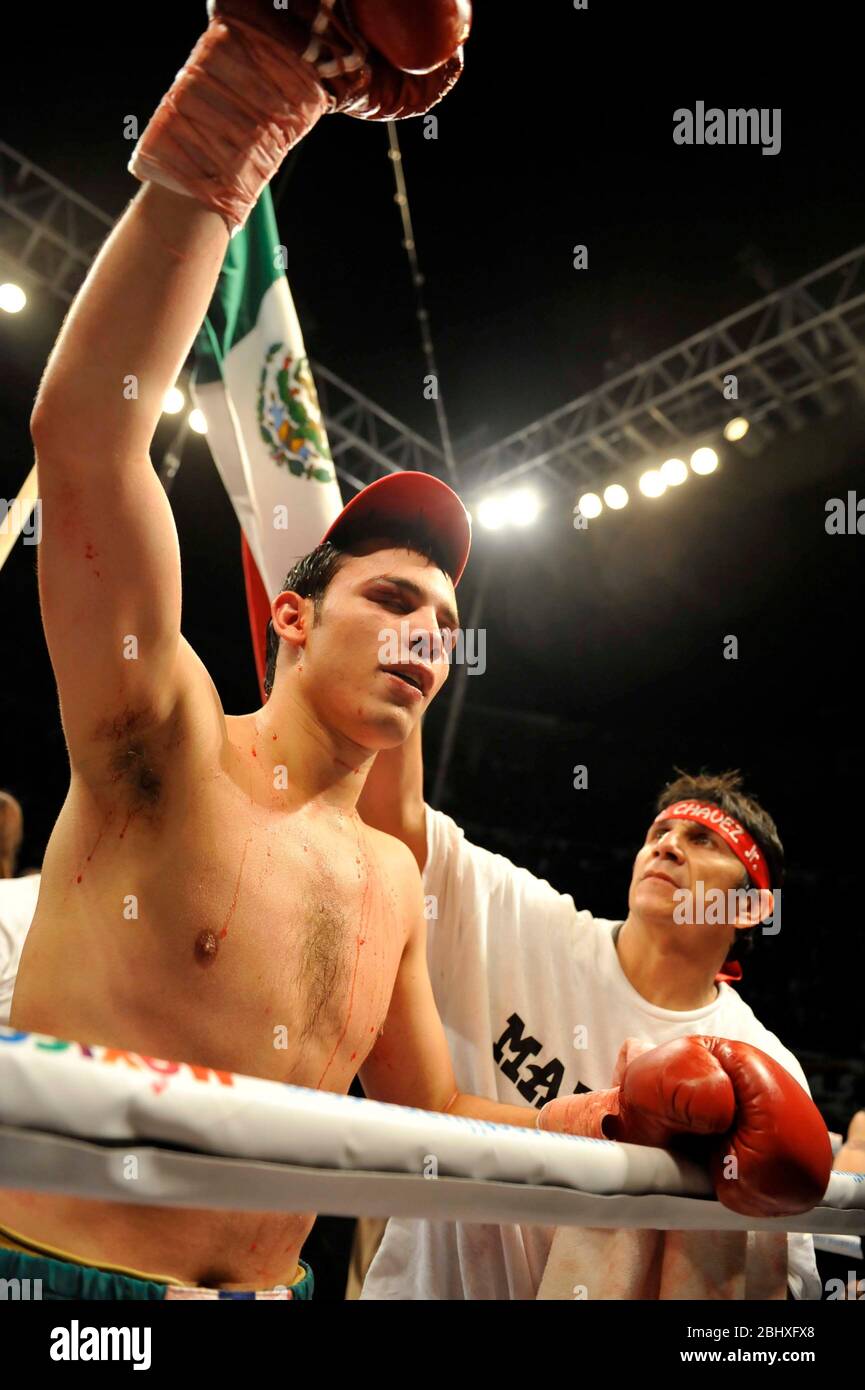 Julio cesar chavez box hi-res stock photography and images - Alamy