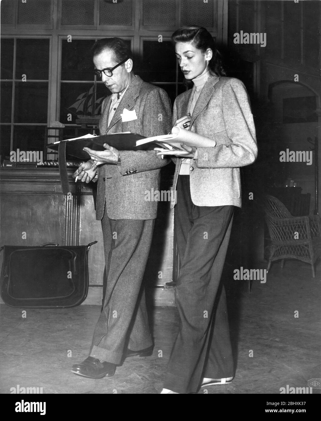 HUMPHREY BOGART and LAUREN BALL on set candid rehearsal for filming of ...