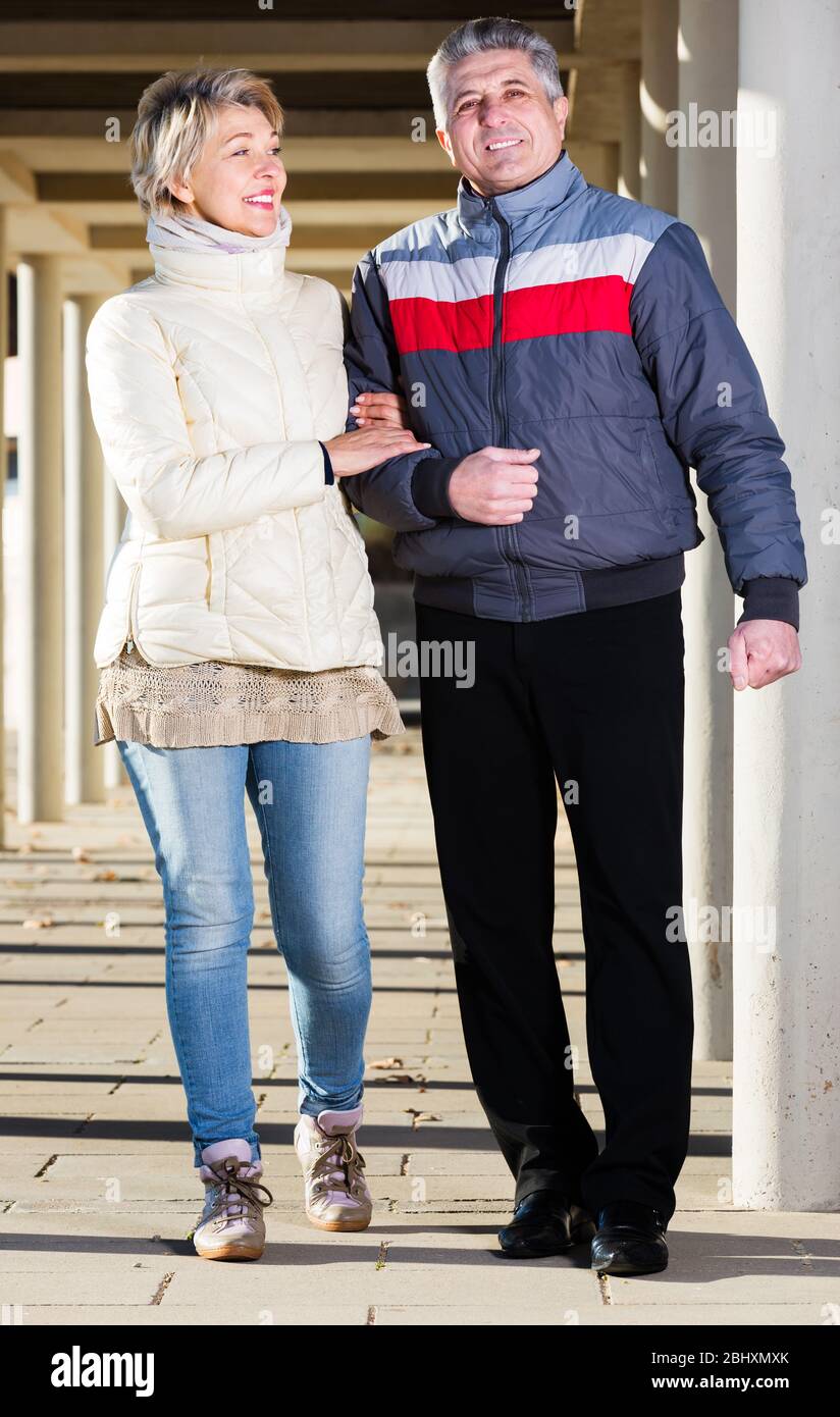 Senior man walking along winter hi-res stock photography and images - Alamy