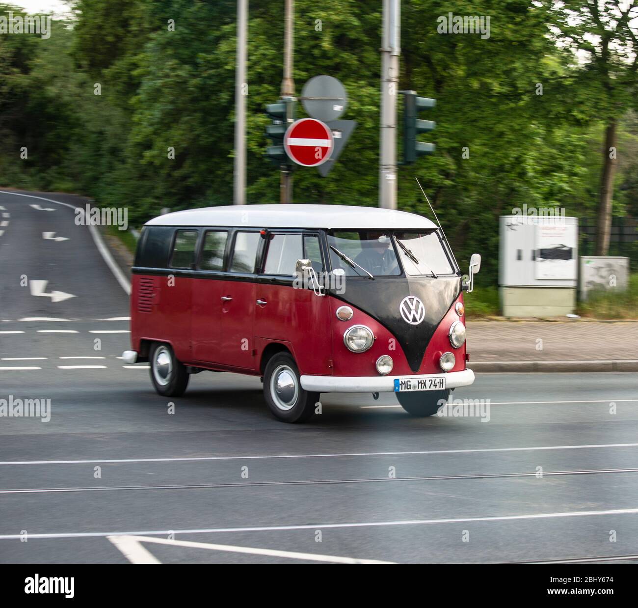 alte Autos älter ältere älteres altes Auto Auto Autolicht Autolichter Autos  Blinklicht Blinklichter Fahrzeug Fahrzeuge Hot rod H Stock Photo - Alamy