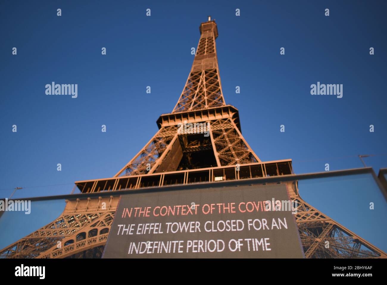 *** STRICTLY NO SALES TO FRENCH MEDIA OR PUBLISHERS - RIGHTS RESERVED ***April 26, 2020 - Paris, France: A message related to the Covid-19 crisis on the Eiffel tower, which has been closed because of the lockdown. The message in English, for tourists, reads: 'in the contexte of the covid19, the Eiffel tower closed for an indefinite period of time'. Un message lie a la crise sanitaire du coronavirus sur la tour Eiffel, qui a ete fermee pour la duree du confinement. Ce message en anglais pour les touristes annonce que le monument est ferme pour une periode indeterminee du fait du Covid19. Stock Photo