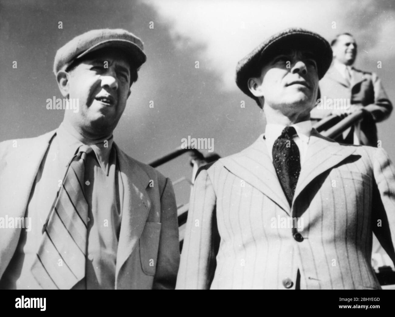 Paris New-York Year: 1940 - France Jacques Baumer, Michel Simon, Maurice Escande  Director: Yves Mirande Stock Photo