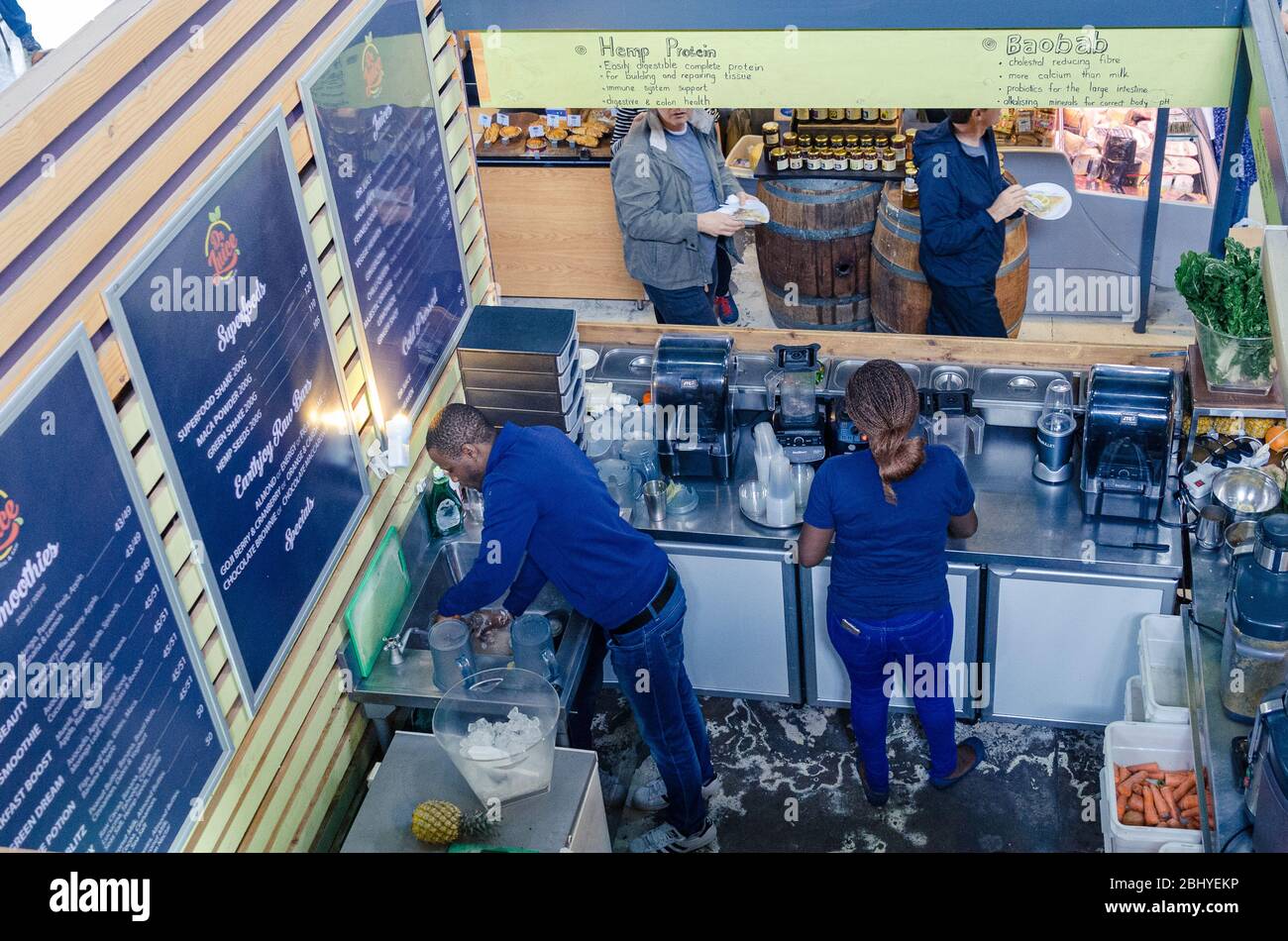 Downward shot into indoor market food stall selling vegetable and fruit smoothies cape town Stock Photo