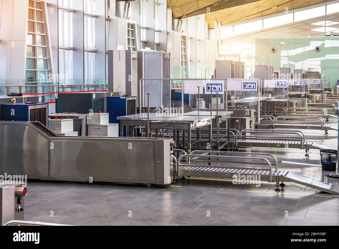 Xray machine for screening passenger luggage with frame metal detector