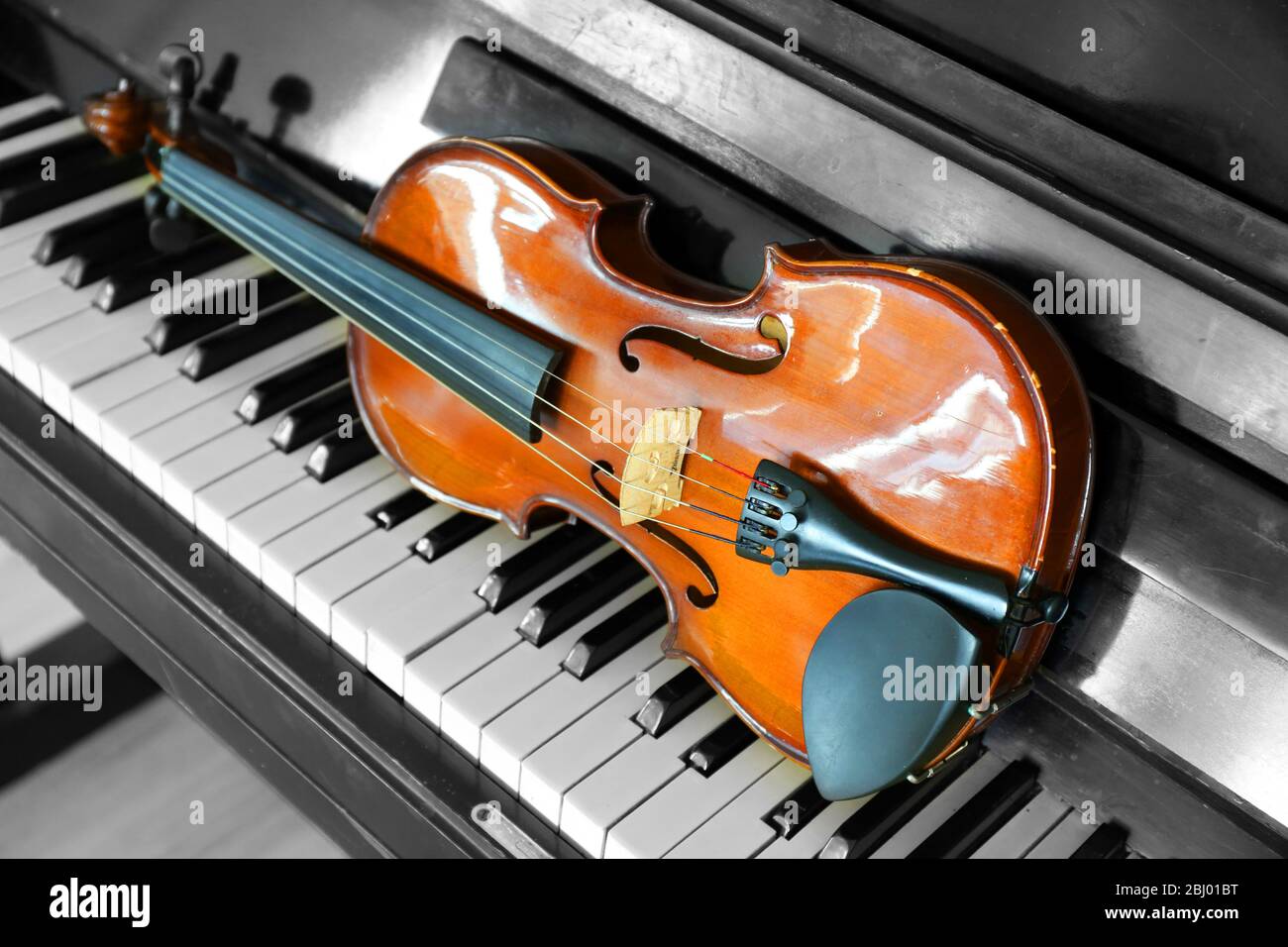 Piano strings hi-res stock photography and images - Page 15 - Alamy