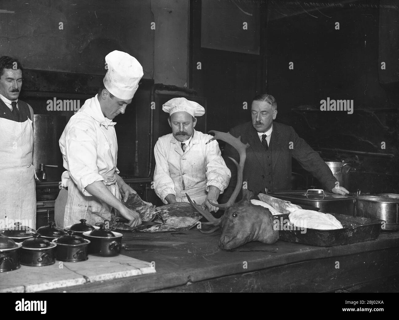 Farnham Venison Feast - Preparing venison at the Farnham Bush Hotel for the annual venison feast. - 27 October 1923 Stock Photo