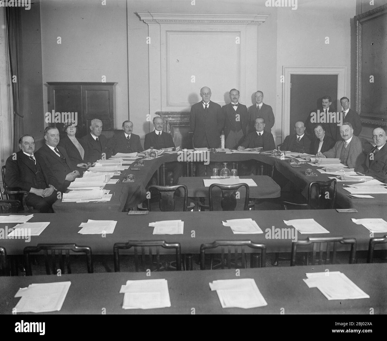 First meeting of Royal Commission on food prices at Board of Trade offices . - Left to right : I Stephenson , W Grant , Mrs P Snowden , W R Smith , Sir J L MacLeod , W E Dudley , Sir H J MacKinder , Sir Auckland Geddes , F H Coller , Sir H Peat , Dame Helen Gwynne Vaughan , T H Ryland , G A Powell . - 10 December 1924 Stock Photo