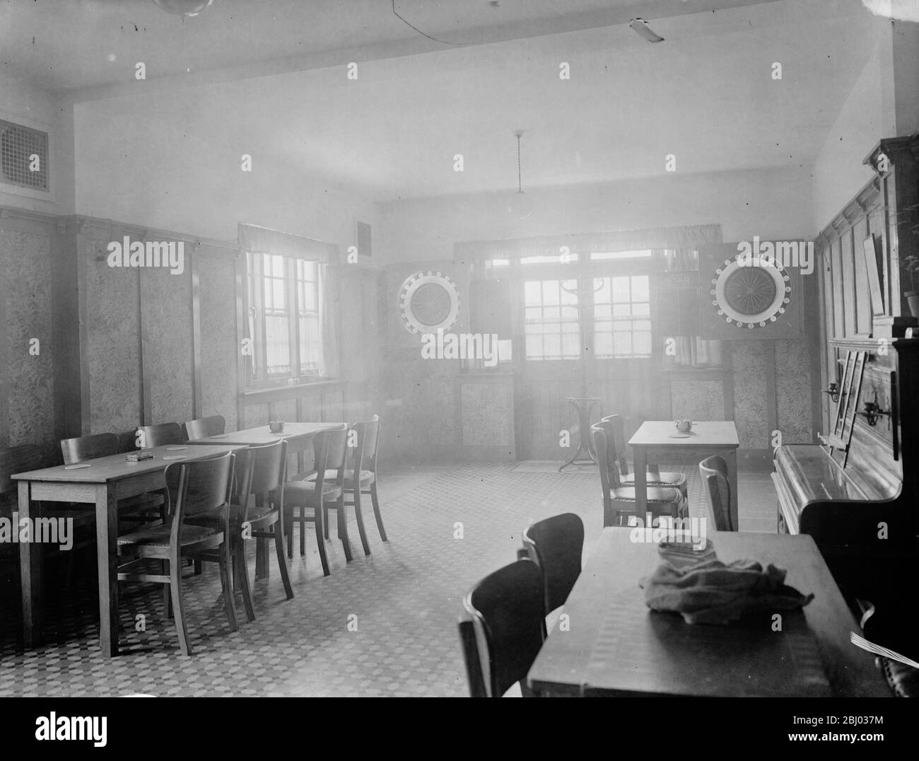 The Papermakers Arms pub in Hawley , Kent . - A photo of the interior . - 11 March 1939 - Stock Photo
