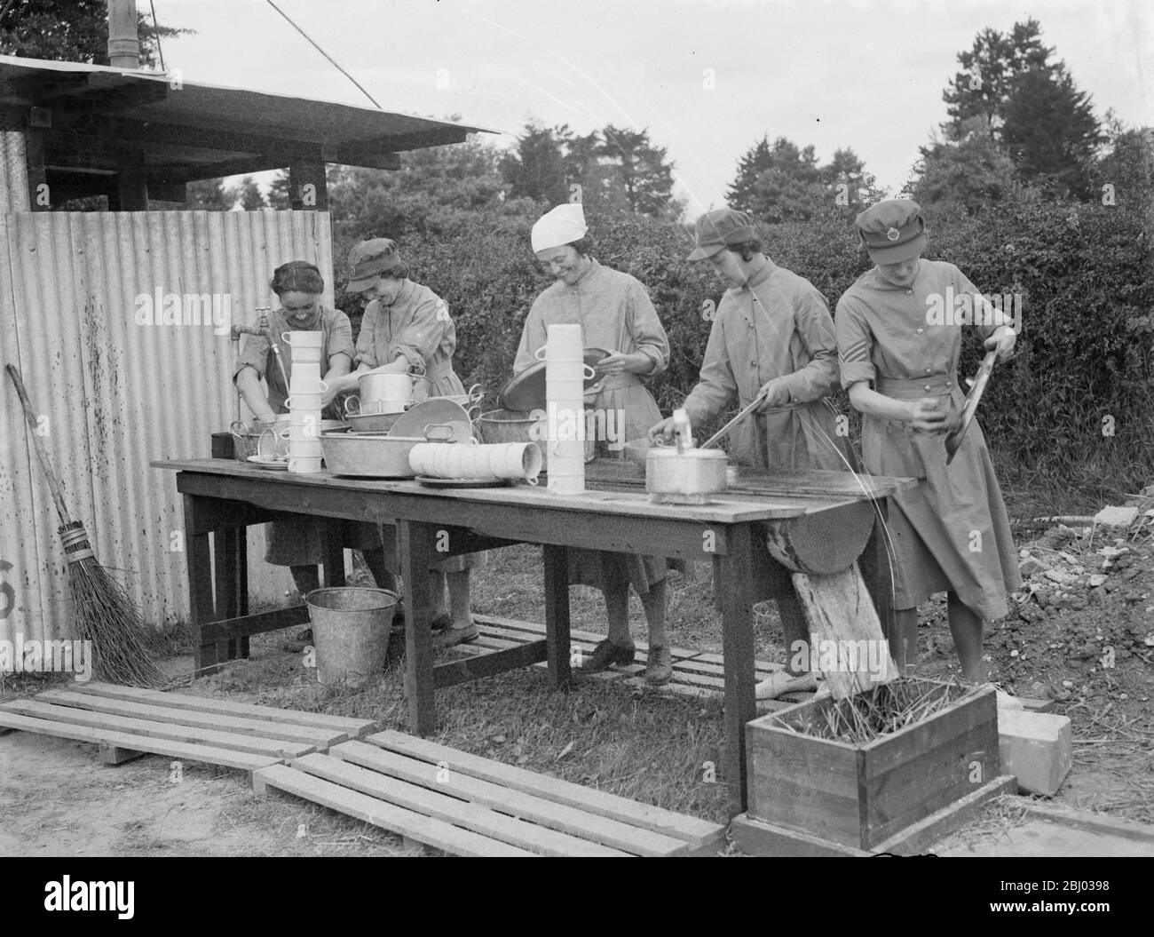 Territorial Army recruits at camp in Chichester , Sussex . - The washing up . - 1939 Stock Photo