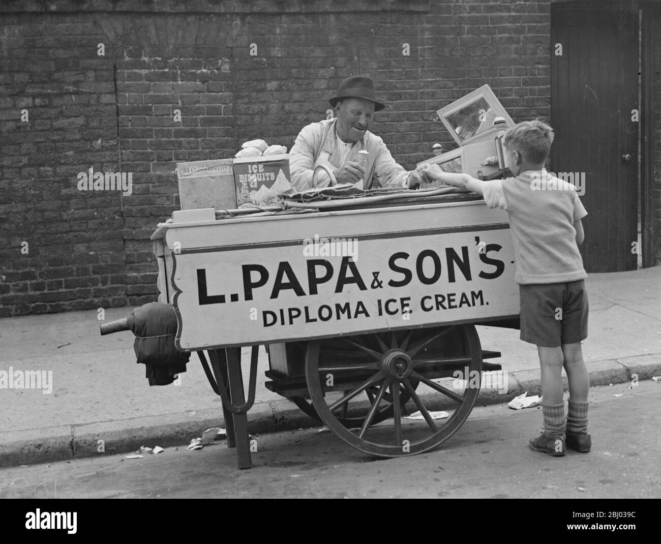L Papa and Sons ice cream vendor in Gravesend , Kent . - 1939 Stock Photo