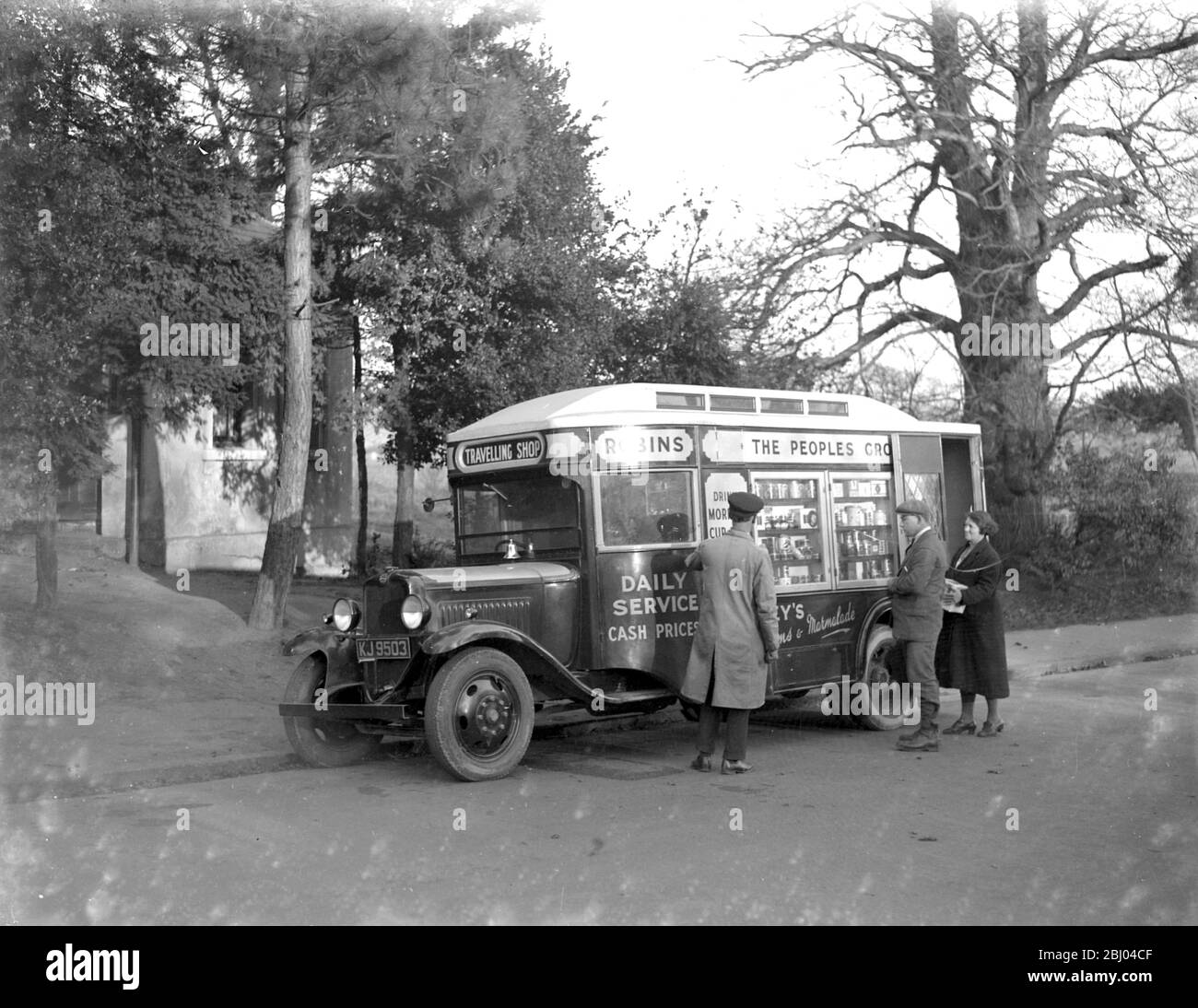 Mobile Shop (Robins Shop Bedford) 1933 Stock Photo Alamy