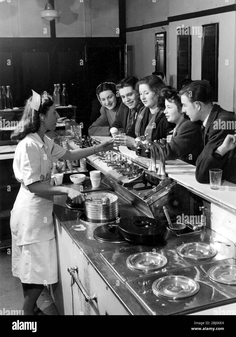 Ice cream 1950s hires stock photography and images Alamy