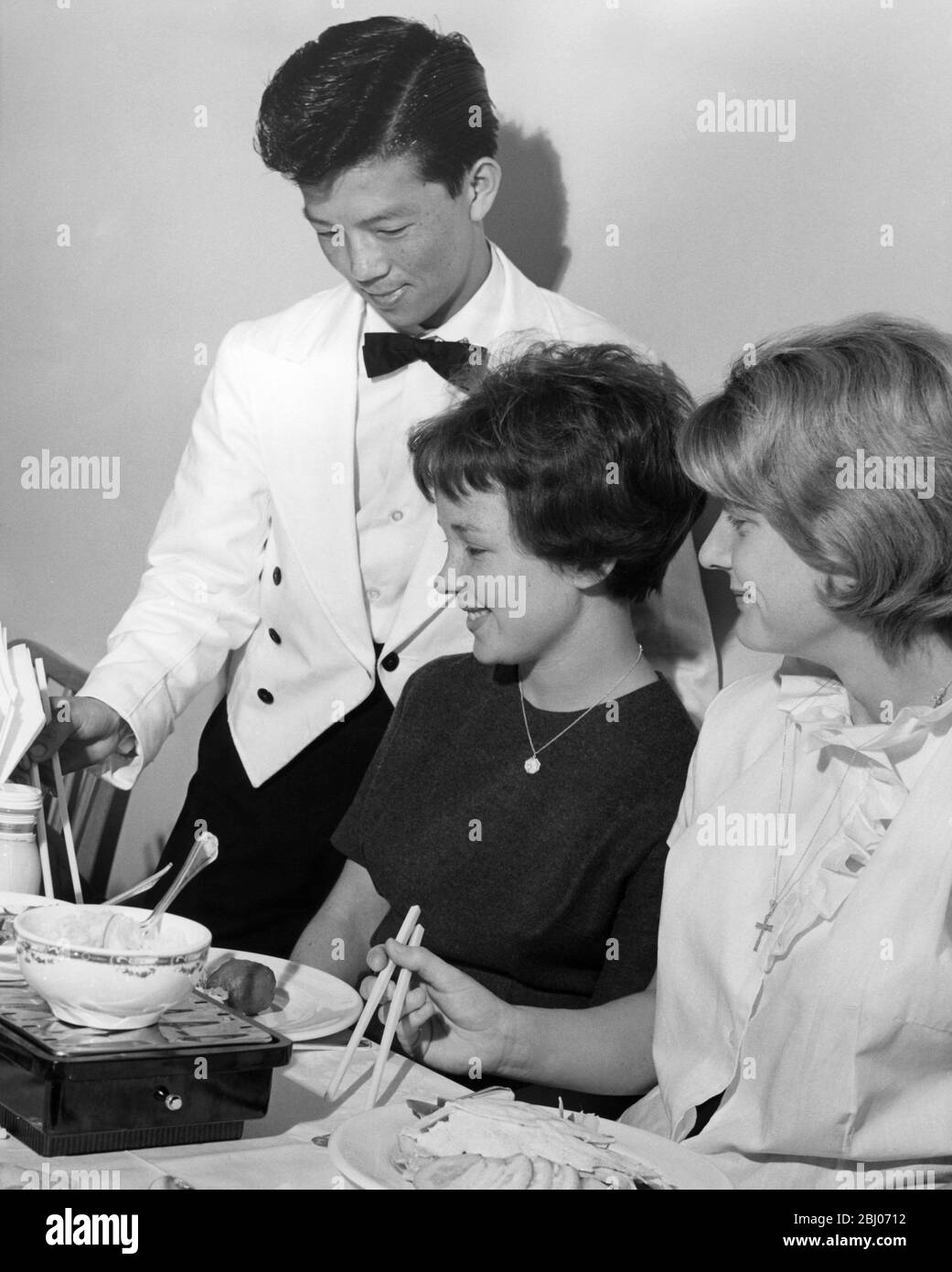 Chinese restaurant 1960s hi-res stock photography and images - Alamy