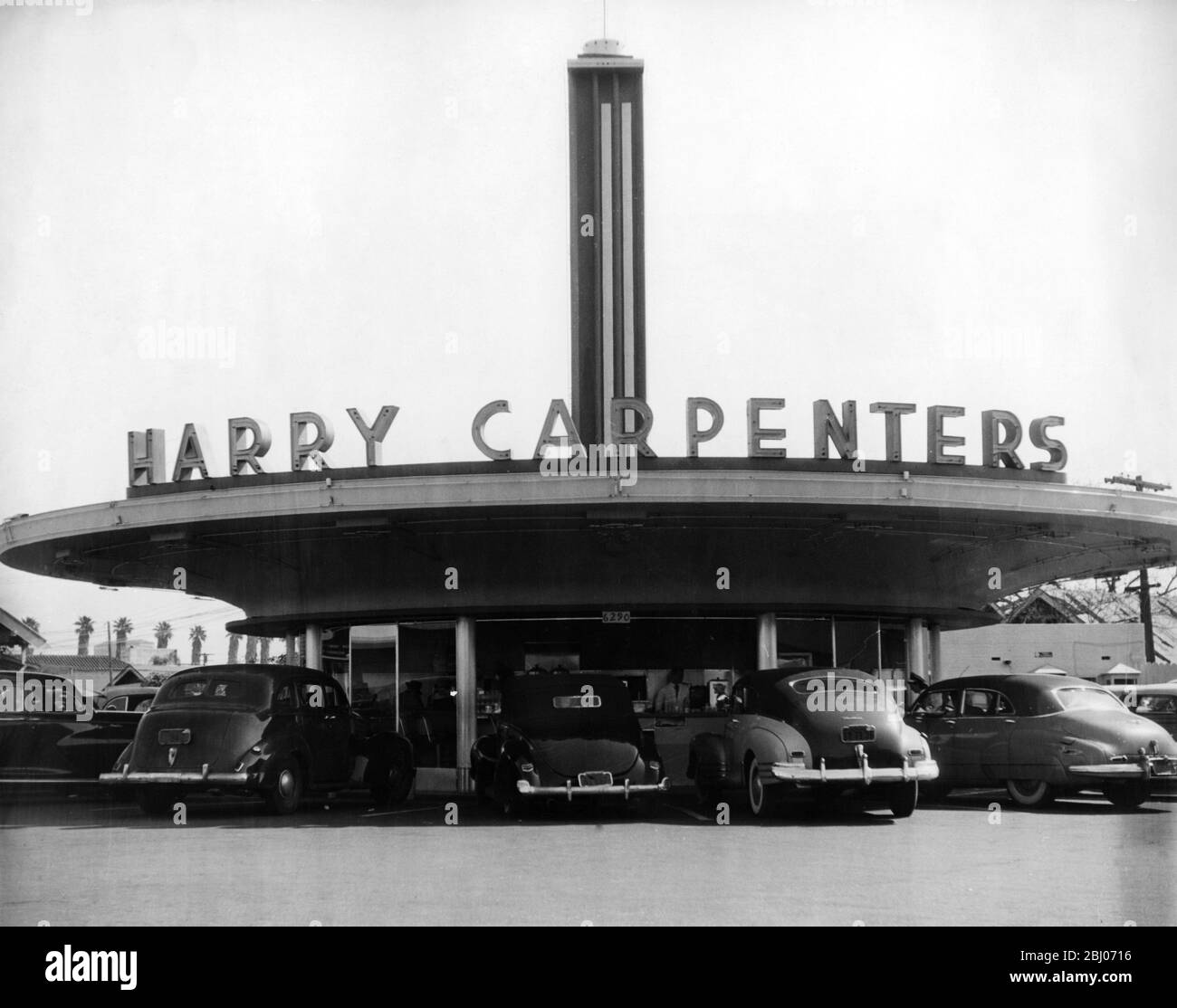 At the corner of Hollywood's Sunshine Boulevard and Vine Street , stand Harry Carpenters Drive-in Stock Photo