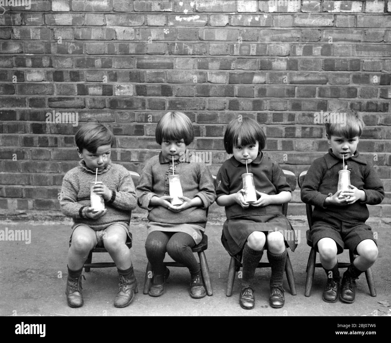 Infant welfare. - For one penny children at Holy Trinity (L.C.C.) school, Lambeth, are provided with a bottle of warmer milk, which they drink by the hygienic use of straws. - 31 October 1929 - - - - - - - - - - - - - - - - - - - - - - - - - - - - - - - - - - - Stock Photo