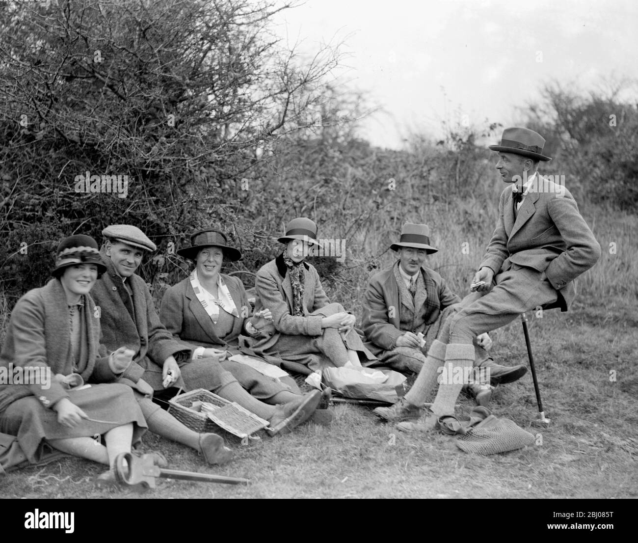 Avon Valley Coursing meet at Downton, Hampshire. Miss, Mr and Mrs Yeatman-Biggs, Mrs Newall, General Seagram and Mr Newell. - 5 November 1924 Stock Photo