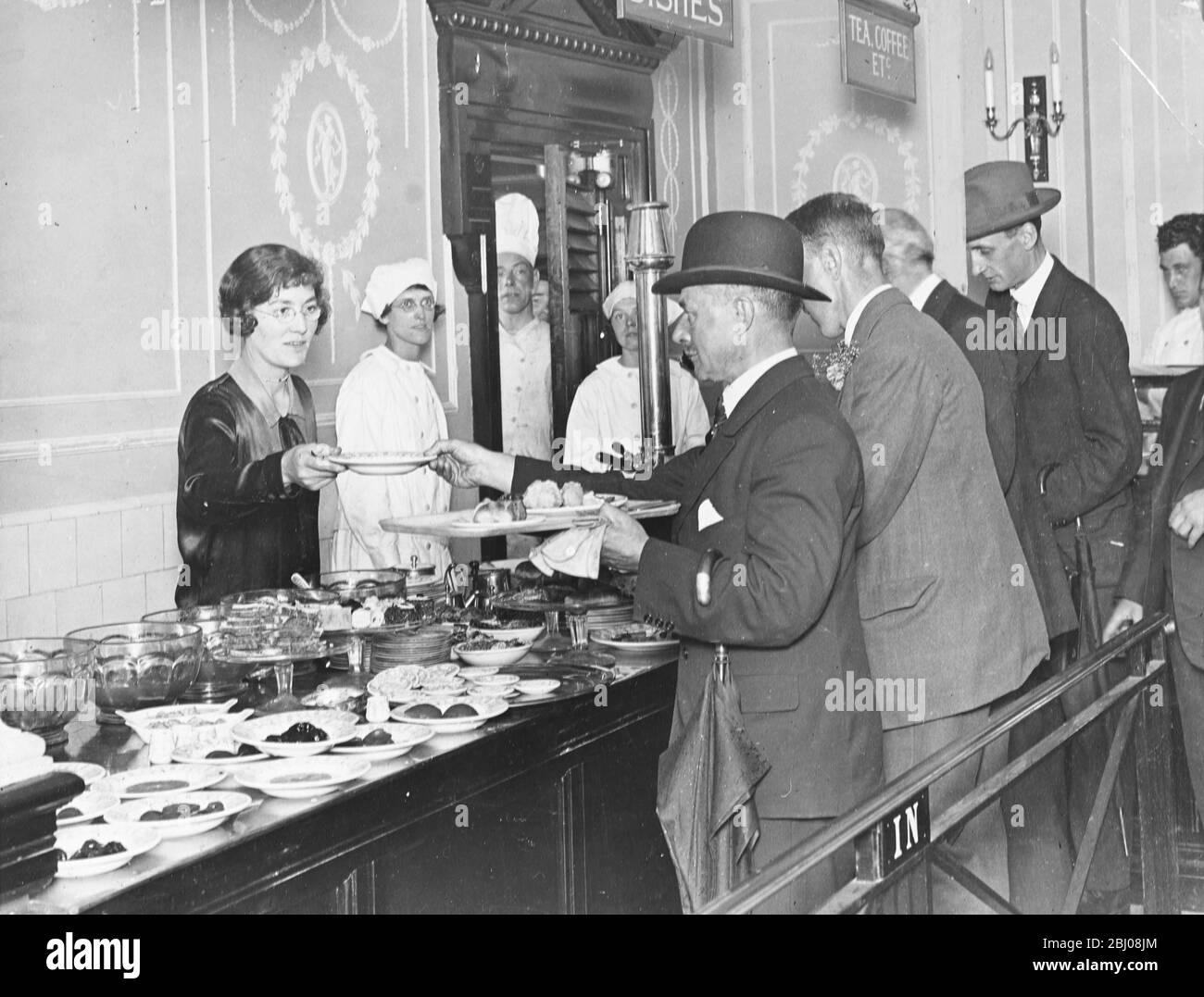 (damaged caption) - A new caferteria - or help yourself restaurant. A new concept brought in from the Untied States when the consumer can put what they would like on a plate and pay at the end of the line before seating and eating. - London, England - c.1930 Stock Photo