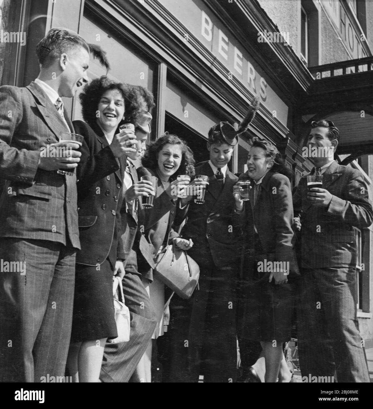 Young people enjoy the shandy gaff and mild an bitter served by a pub in Southend on Whitsun holiday. - 15 May 1948 Stock Photo