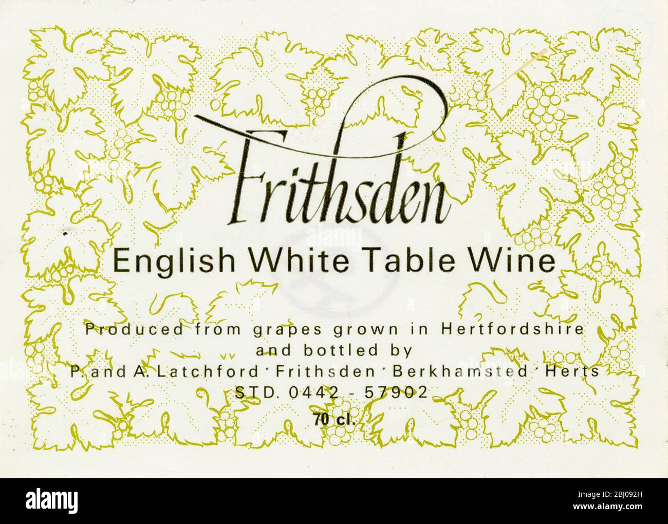 Wine label - Frithsden English White Table Wine. Produced in Hertfordshire and bottled by P & A Latchford in Frithsden, Berkhamsted, Hertfordshire. - 1977 Stock Photo