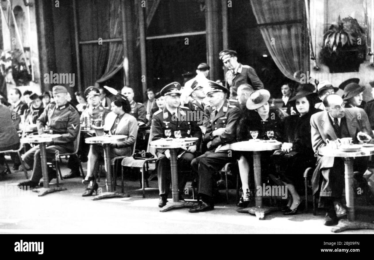 German soldiers in a Paris Cafe - 1941 Stock Photo