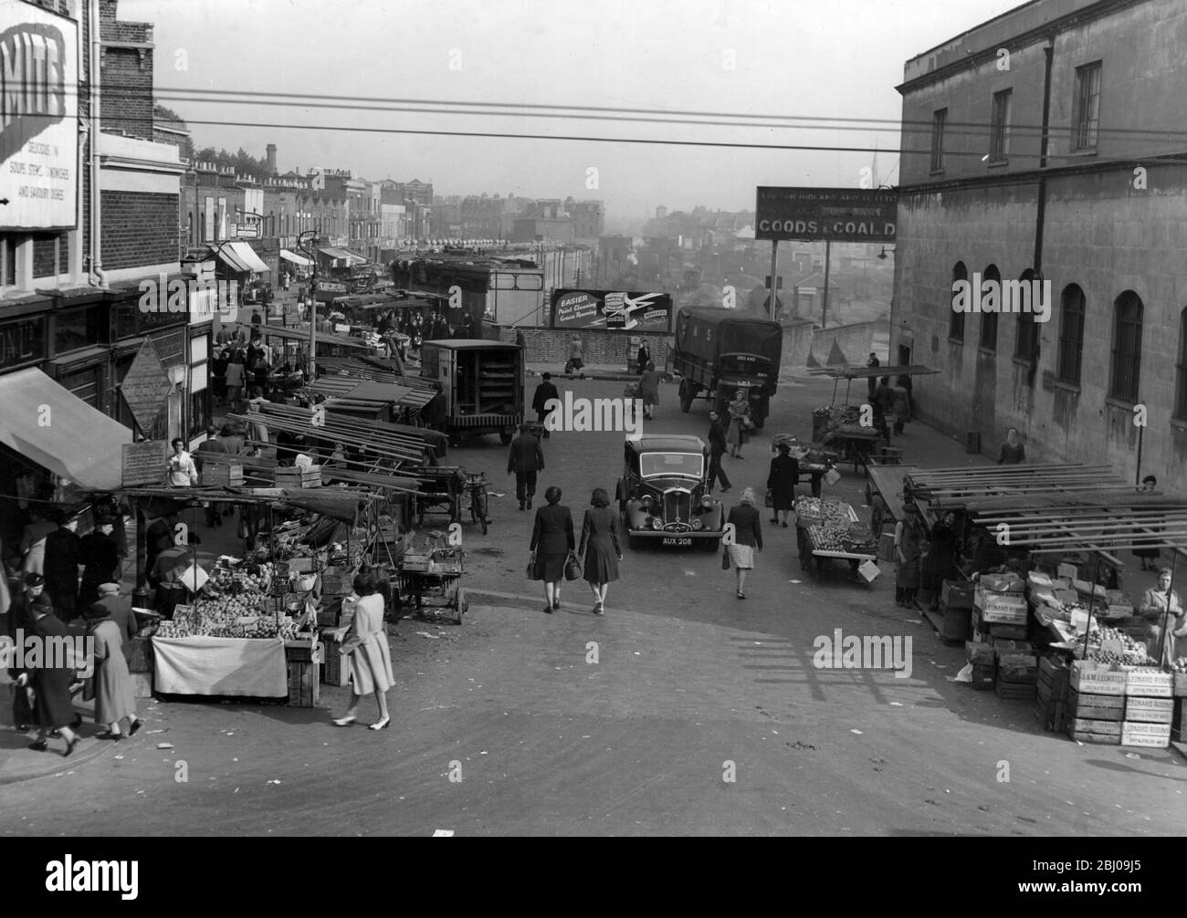 East london street 1940s Black and White Stock Photos & Images Alamy