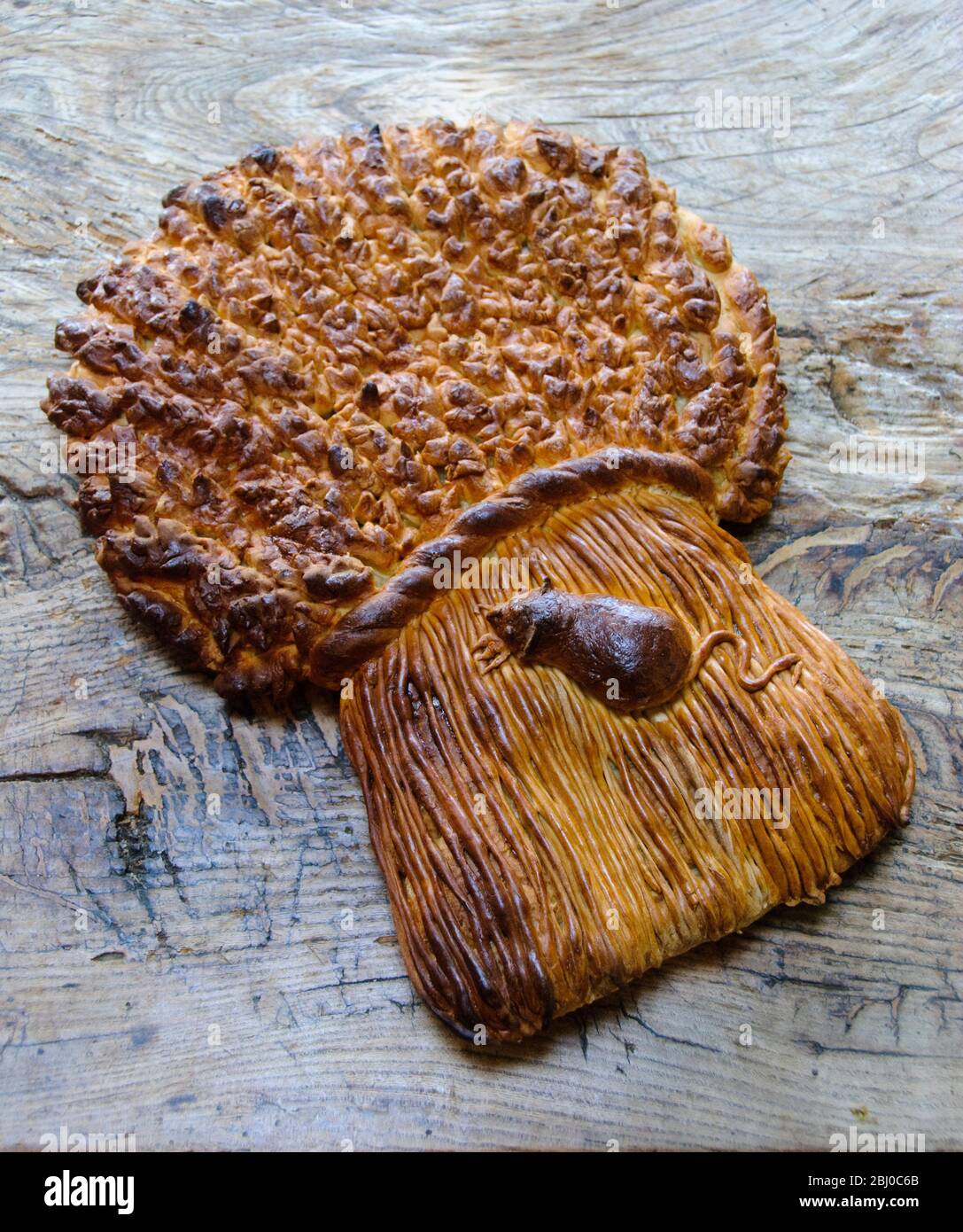 Decorative loaf in shape of sheaf of wheat with mouse for harvest festival - Stock Photo