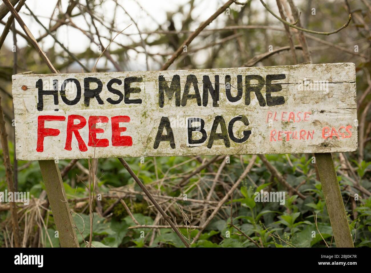 A sign indicating that free horse manure is available. North Dorset