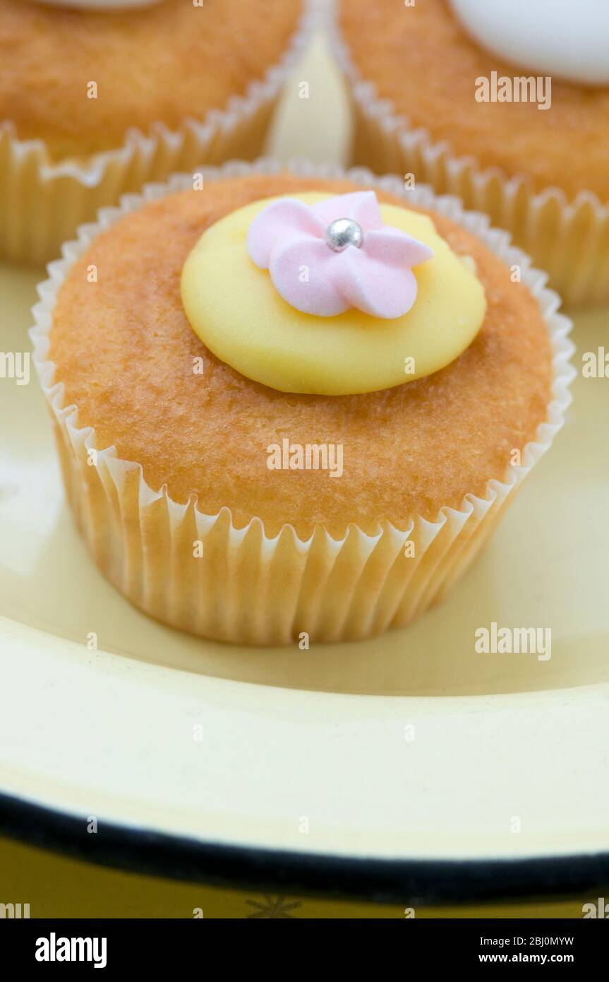 Fairy cakes hires stock photography and images Alamy