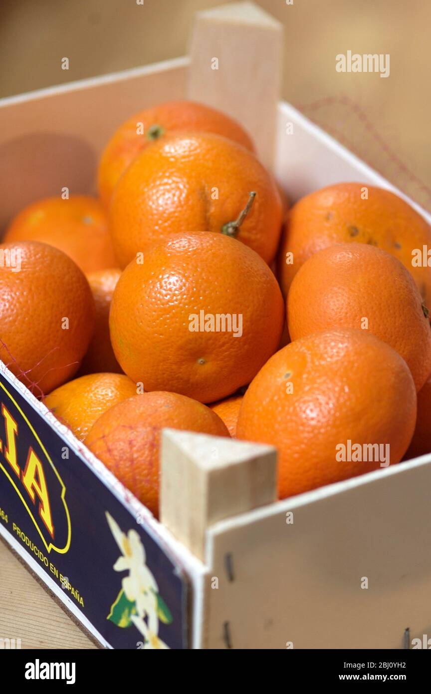 Wooden box of clementines Stock Photo - Alamy