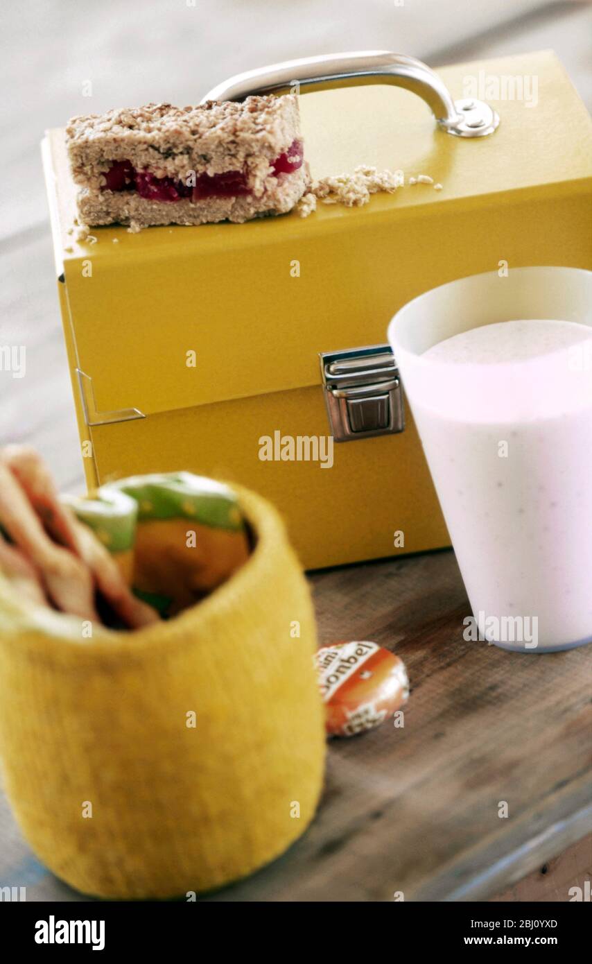 Child's lunchbox packed lunch for school - Stock Photo