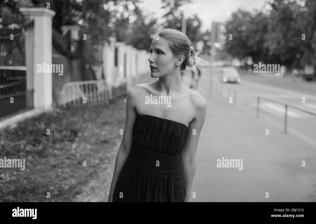 Black and white portrait of beautiful young woman Stock Photo - Alamy