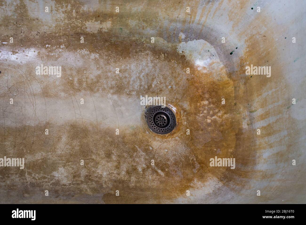 old rusted and stained cast iron bathtub closeup Stock Photo Alamy