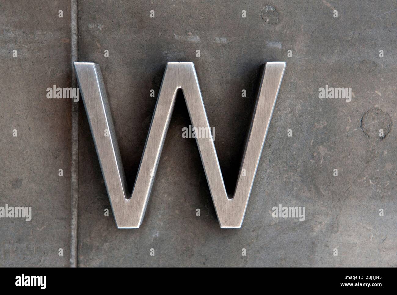 W typography font letter type hi-res stock photography and images - Alamy